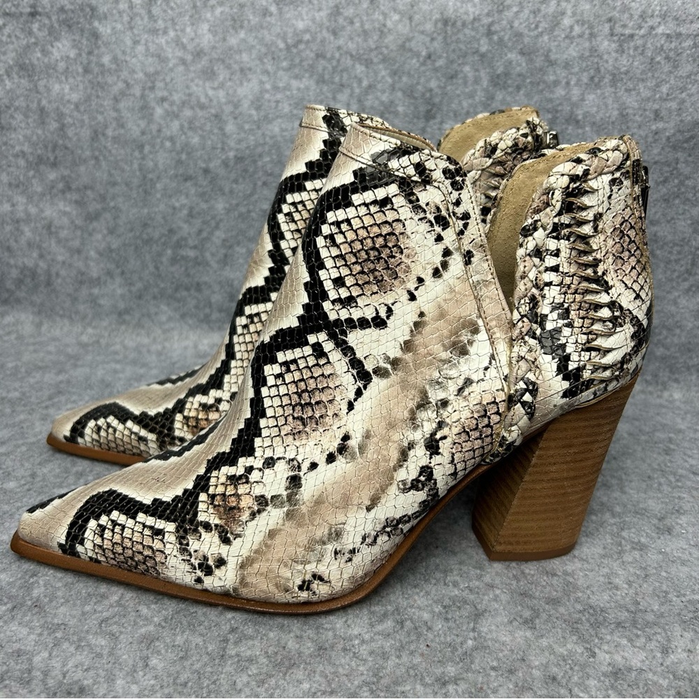 Vince Camuto Deslimba Black and Cream Snakeprint Leather Booties Size 9 NWOB